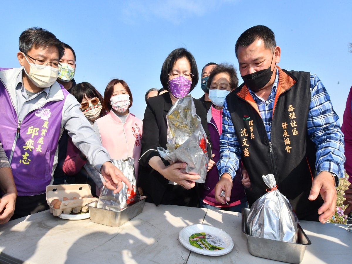 春遊彰化賞花海全家來去花壇焢地瓜兼抓泥鰍 Hotmessage 熱訊生活新聞網