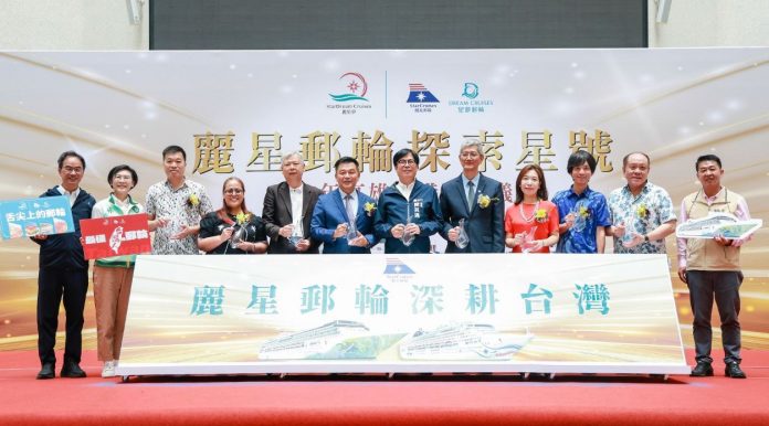 高雄市長陳其邁出席「麗星夢郵輪探索星號2025年高雄母港發布儀式」,宣布麗星夢郵輪雙船聯手,以高雄為母港打造多元新航線,他表示市府全力配合,搭配陸上觀光活動行銷高雄,力拚郵輪經濟