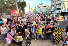 屯區萬聖節變裝大遊行  何欣純扮卡通豬為台灣豬加油