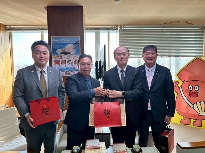 日本北海道「森町」町長岡嶋康輔、代表彰化市長林世賢的市公所代理主任秘書陳瑞仁、_0