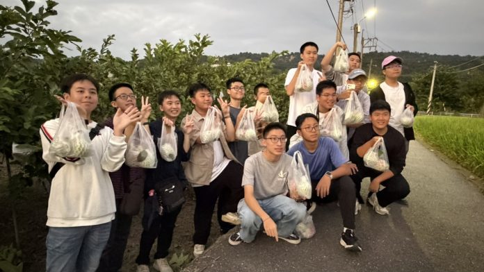 1.師生體驗採芭樂歡笑滿園_0