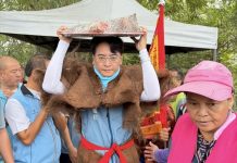 八堡圳跑水節登場 柯呈枋挑重任披簑衣引水