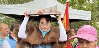 八堡圳跑水節登場 柯呈枋挑重任披簑衣引水