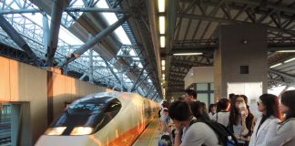 每日超過2千空位被浪費 台灣高鐵籲請旅客提前1小時乘車先換票 把空位釋出 給需要的人