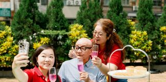 臺中社會局攜手永信基金會 宴請移除鼻胃管長者品味美食