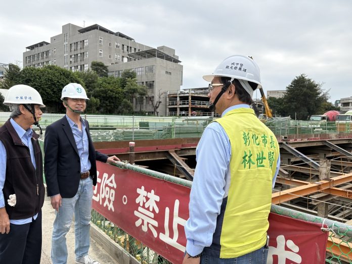 林世賢市長會同中友台中店店長陳俊華與中友彰化店興建工程的包商-中屋營造工程股份有_