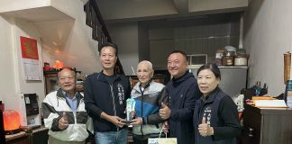 任55年鄰長95歲黃居財辭退職務 大甲區長顏金源肯定服務期間的盡職及愛心