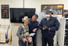 8旬翁搭錯車迷失街頭 運將兒留「愛心字條」烏日警與店員「接力守護」助團圓