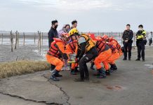 彰化海尾蚵道民眾落海 海巡空勤消防聯合搜救