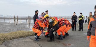 彰化海尾蚵道民眾落海 海巡空勤消防聯合搜救