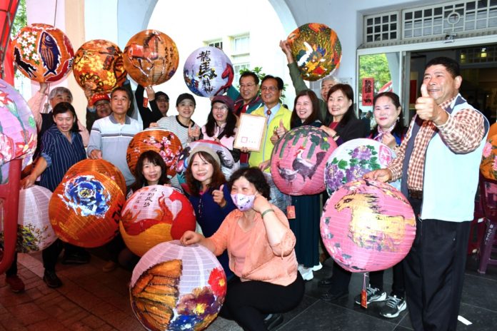 林世賢市長逐批和藝術家們合影_0