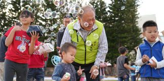 親子泡泡好農市集中正國小熱鬧登場 陳光復與親子同樂力挺在地農友