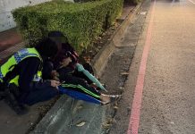 視警局服務為榮耀! 8旬迷途翁隨身攜帶「泛黃舊證」 暖警護送前輩平安返家