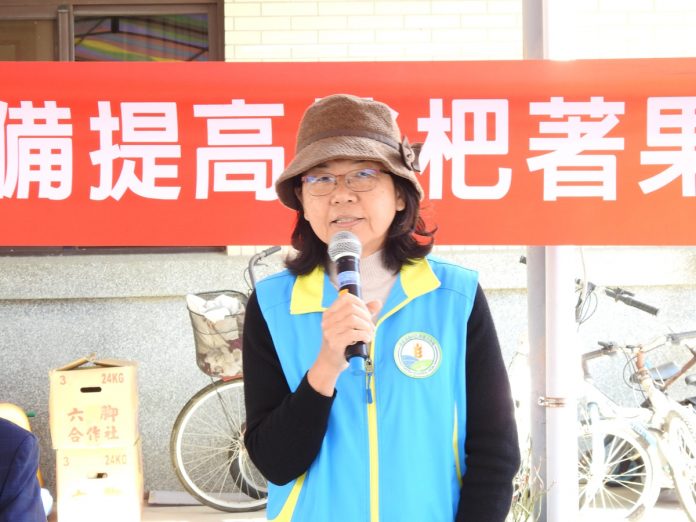 圖1.臺中農改場楊宏瑛場長為「微噴霧設備提高枇杷著果田間觀摩會」開場致詞