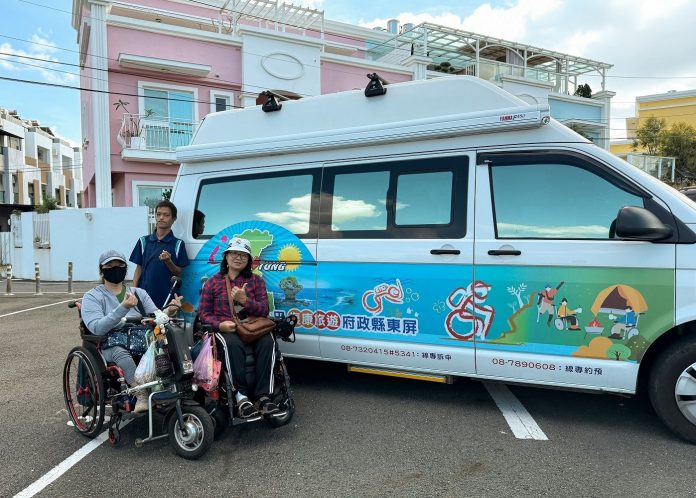 屏東旅遊復康巴士_身障旅客開心遊玩