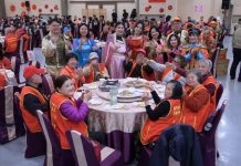 華山攜手企業 陪孤老提前圍爐慶團圓