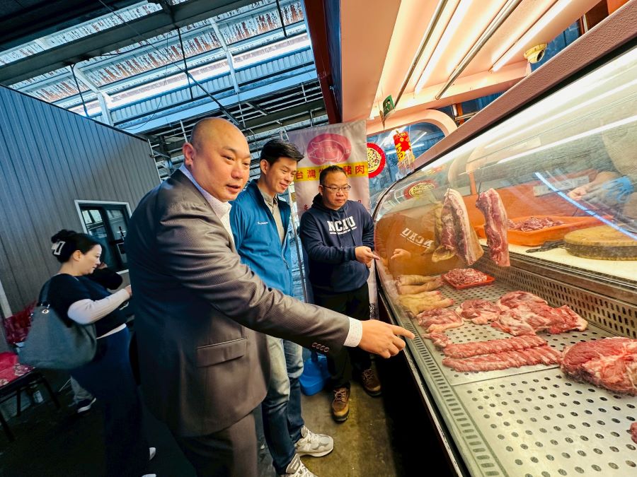 小鮮肉直賣網執行長鄭茂祥跟學界展開產學合作，加嚴管理飼養環境。（圖/記者賴淑禎攝）