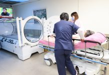 遭犬撕咬阿嬤將4度清創 彰化醫院提免費高壓氧