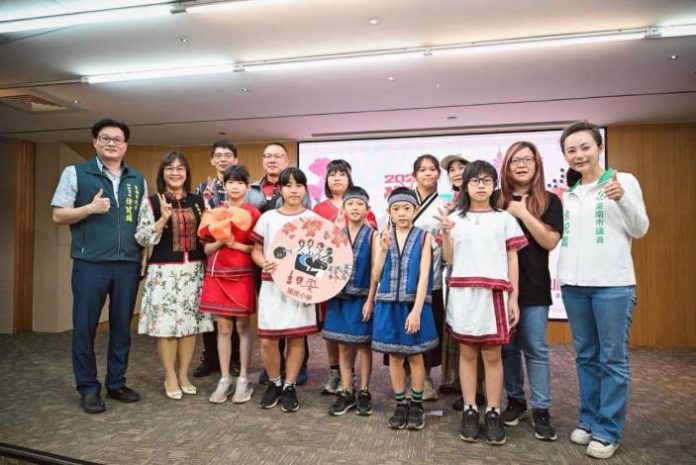 與會貴賓與吉貝耍國小師生合照