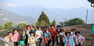 古稀台大校友跨海重聚清境 半日牧羊人同學會掀熟齡旅遊新風潮