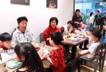 兒童節何欣純陪孩子吃早餐 談「6欣市政」之六星兒童福利政策