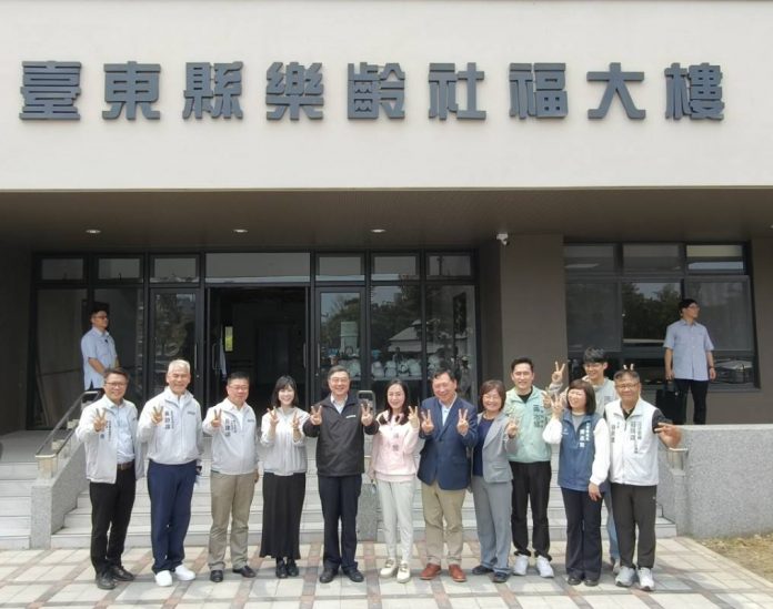 台東縣政府社會處提供-卓院長視察樂齡大樓