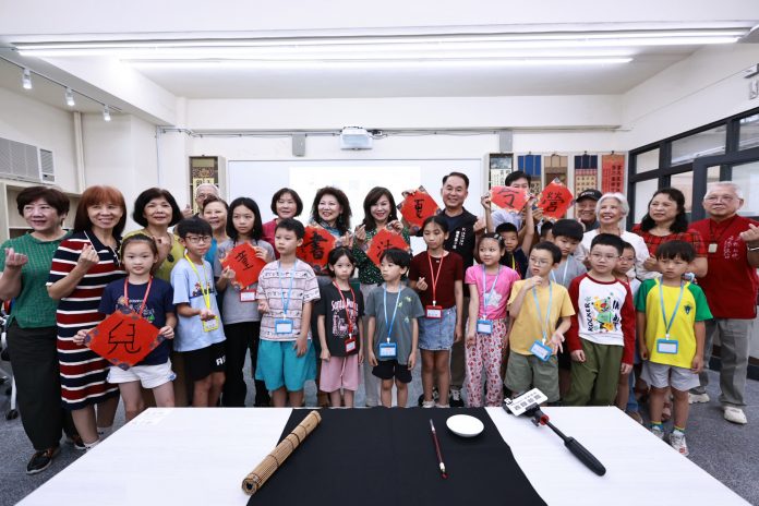 副市長邱佩琳主持書法夏令營開幕儀式