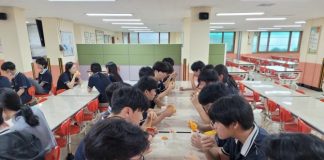 黃偉哲深耕多元農產外交 韓國高中師生拍片大讚臺南芒果帶來滿滿的幸福