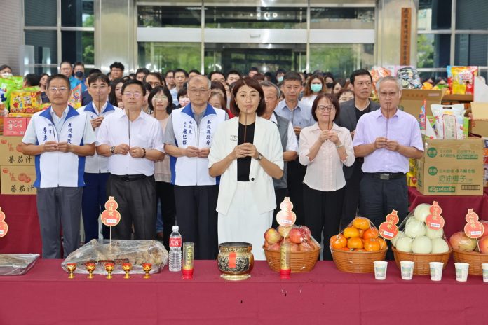 縣府中元祭拜1