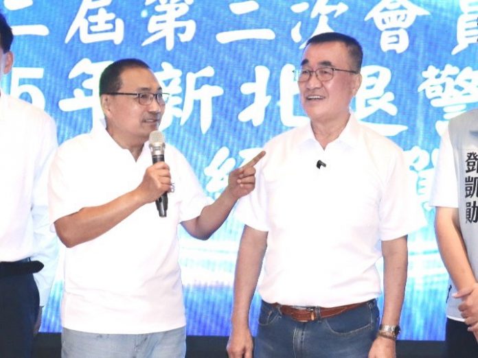 李四川與新北市長侯友宜今天中午一同出席新北市退休警察人員協會會員大會,向退警致敬與感謝,受到滿場熱烈歡迎。
