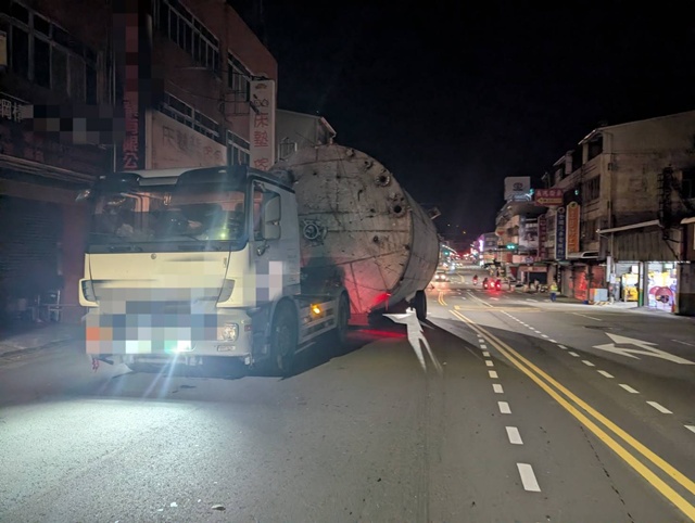 拖車扯落電線