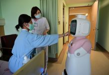亞大醫院開箱深耕智慧醫療成果機器人、AI、虛擬實境驚艷全場