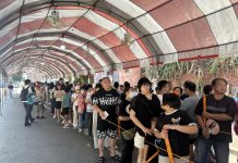 白沙屯作客媽駐駕草屯三王宮 信眾求壓轎金保平安