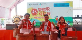 草屯鎮農會辦百桌割稻飯盛宴 許縣長與民慶豐收