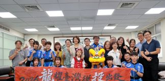 營北國中舞龍隊遠征波蘭 許淑華接見勉勵